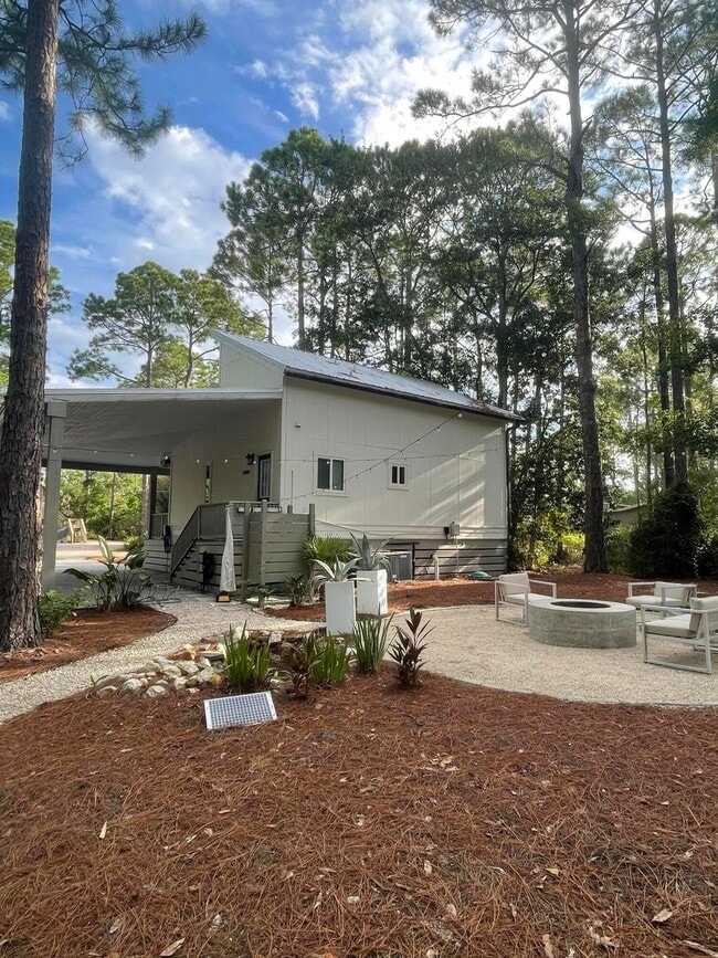 Foto del edificio - 46 Cypress Pond Rd