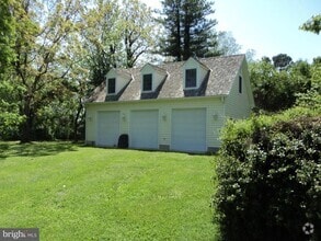 Building Photo - 5757 Poplar Ln