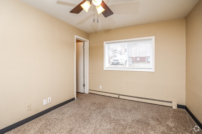 2BR, 1.5BA - 857 SF - The Malory Apartments