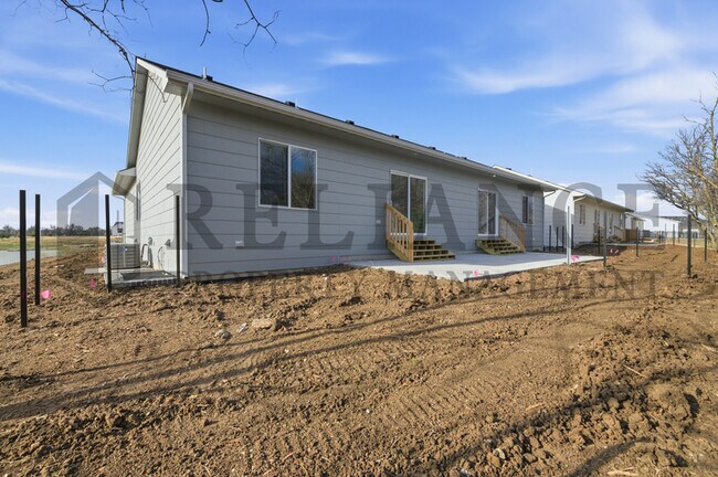 Building Photo - 5238 N Pinecrest Ct