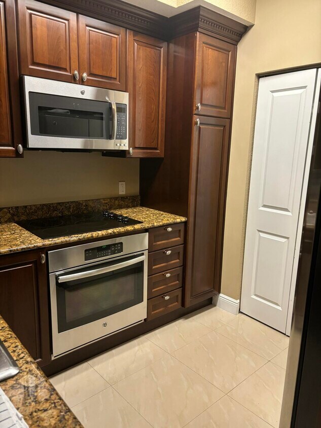 Foto del edificio - 1660 Renaissance Commons Blvd