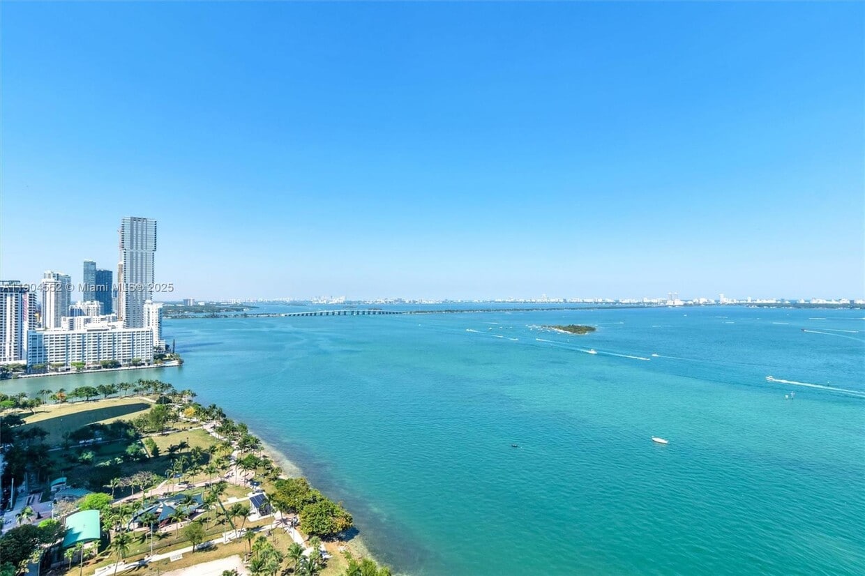 Primary Photo - 1717 N Bayshore Dr