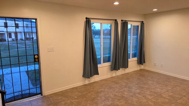 Building Photo - 6521 S La Corta Dr