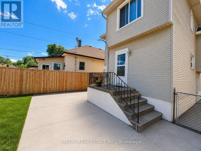 Photo du bâtiment - 1058 Moy Ave