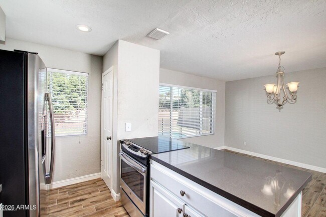 Foto del edificio - 8702 E Bonnie Rose Ave