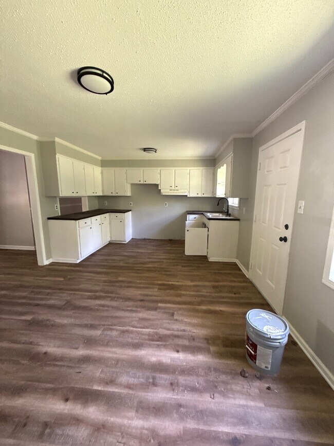 Foto del edificio - 1103 Berrywood Ave