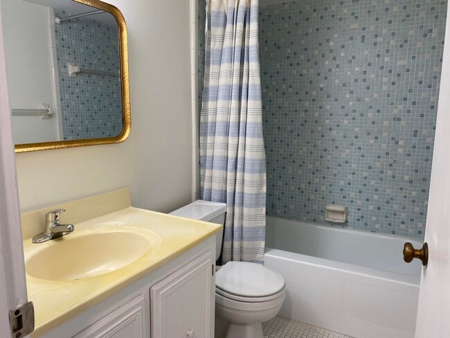Foto del edificio - 1049 Rockledge Dr