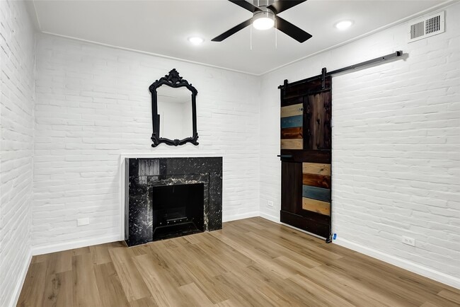 Building Photo - 7 Briar Dale Ct