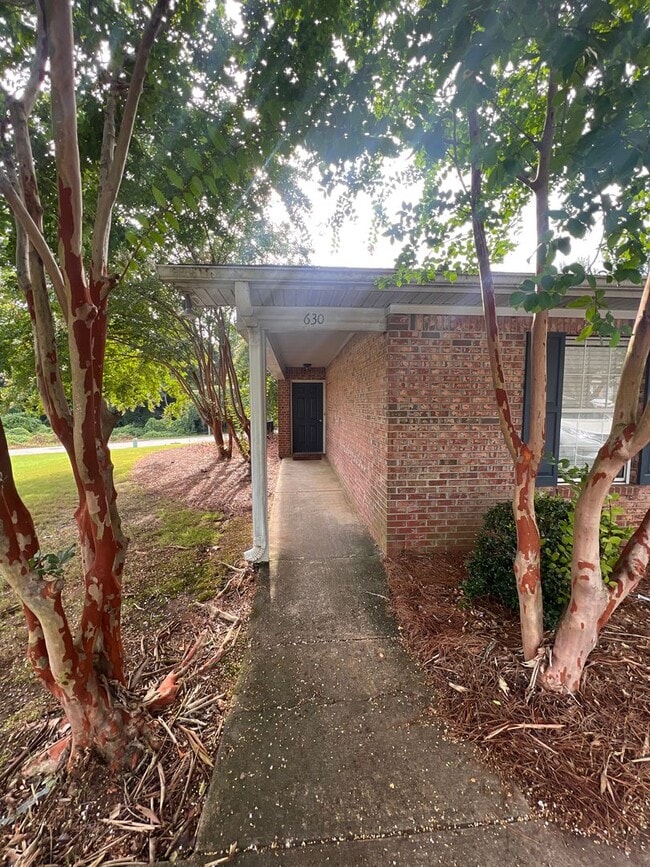 Photo - Center 628-630 Apartment