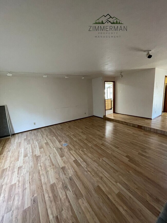 Foto del edificio - 3 Bedroom, 3 Bathroom Home in Beautiful Sh...
