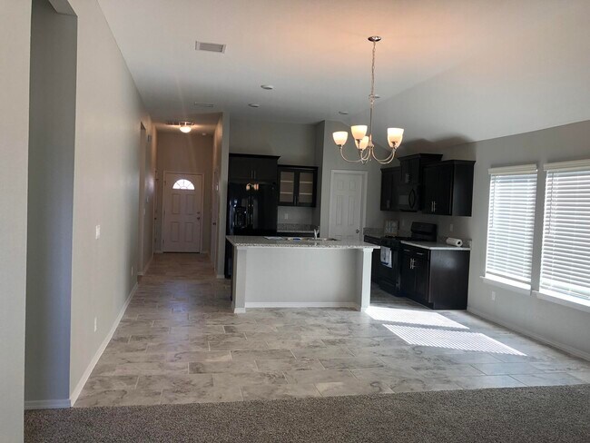 Building Photo - 825 Whitebrush Dr