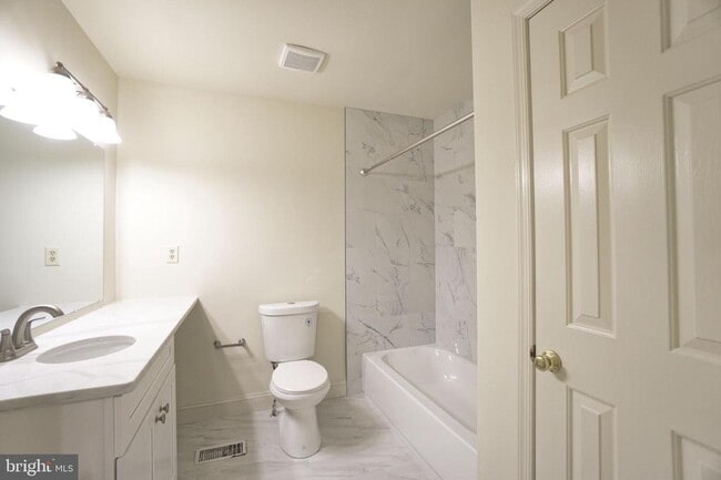 Building Photo - 1703 Smedley Ct