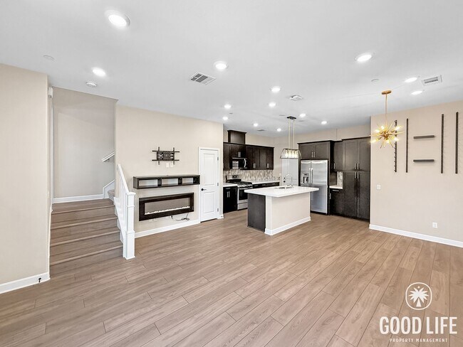 Foto del edificio - Bright 3BD/2.5BA Townhouse in Vista with Community Pool, In-Unit Laundry & 2-Car Garage