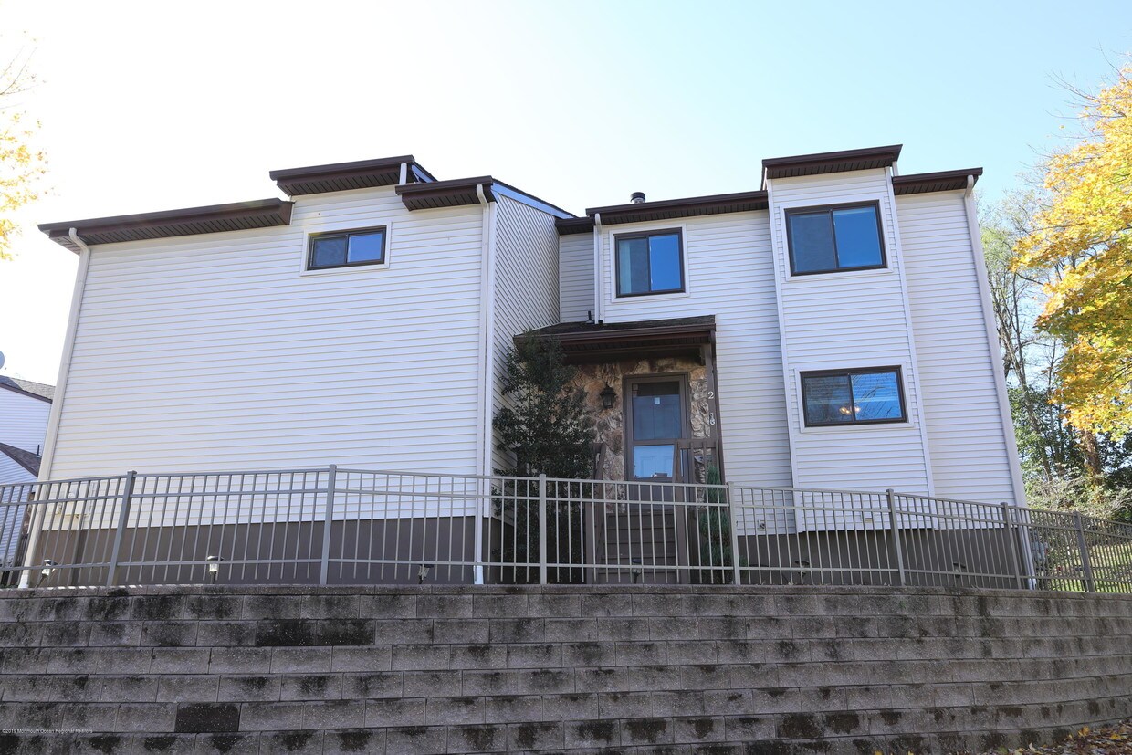 2 Clavendon Ct, Middletown Township, NJ 07748 Townhome Rentals in