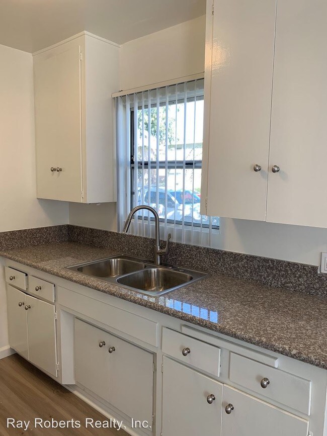 Building Photo - 2243 San Anseline Ave