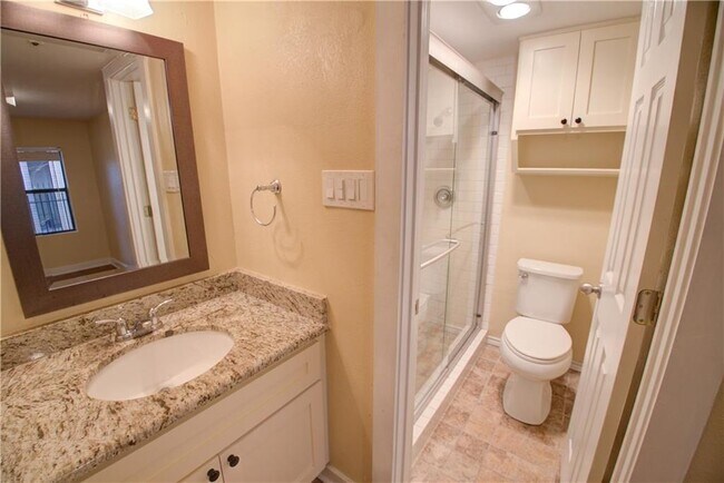 Foto del edificio - 1306 Norwalk Ln