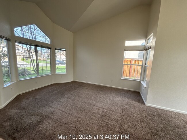 Foto del edificio - Spacious Sacramento Home in Quiet Cul-de-sac!