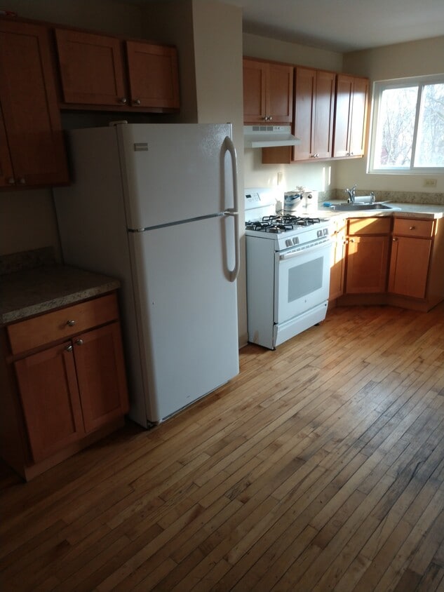 Kitchen - 150 N Midler Ave