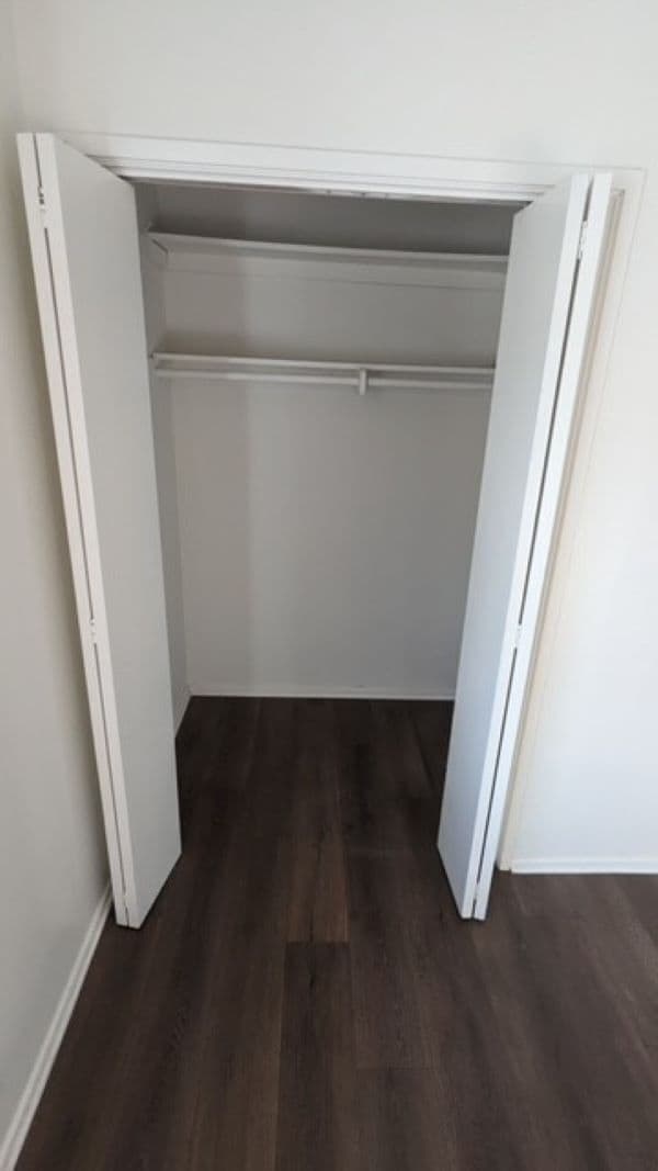 Building Photo - 10420 Commerce Ave