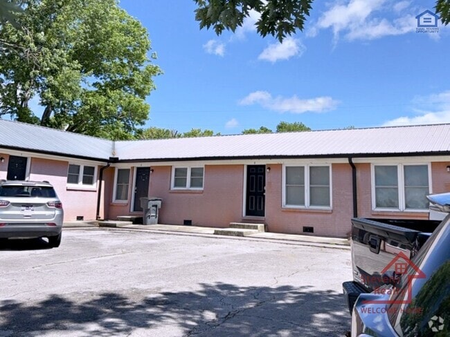 Building Photo - 416 Greggview St