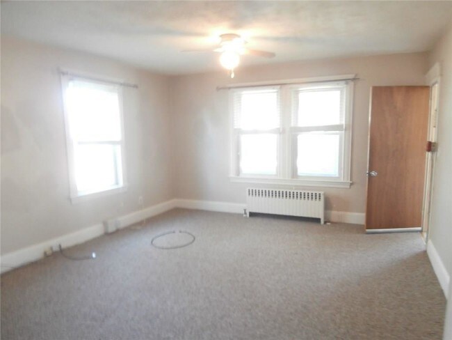 Building Photo - 130 Hatfield St