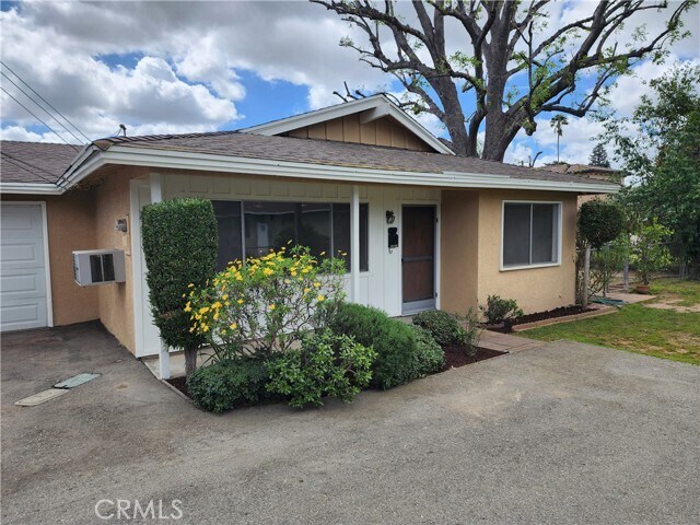 Building Photo - 10522 Olive St