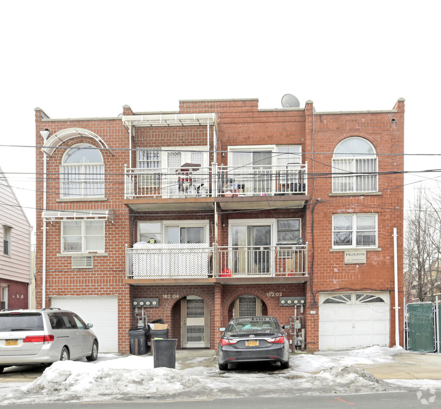 Building Photo - 16204 71st Ave