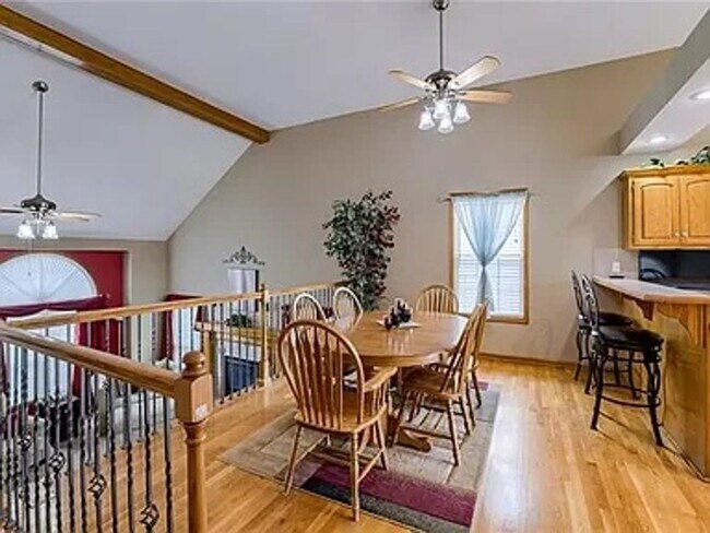 Foto del edificio - 4 Bedroom Single Family Home in Blue Springs