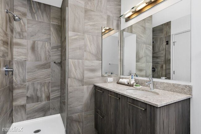 Foto del edificio - 3 br, 2 bath Condo - 230 E Illinois St