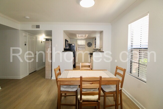 Foto del edificio - 12051 Alta Carmel Ct