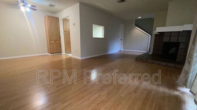 Foto del edificio - 9532 Windswept Ln