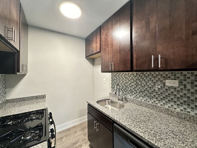 Building Photo - 4549 N Damen Ave