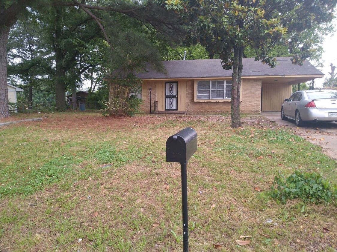 Primary Photo - Spacious 3 bedroom, 1 bath home