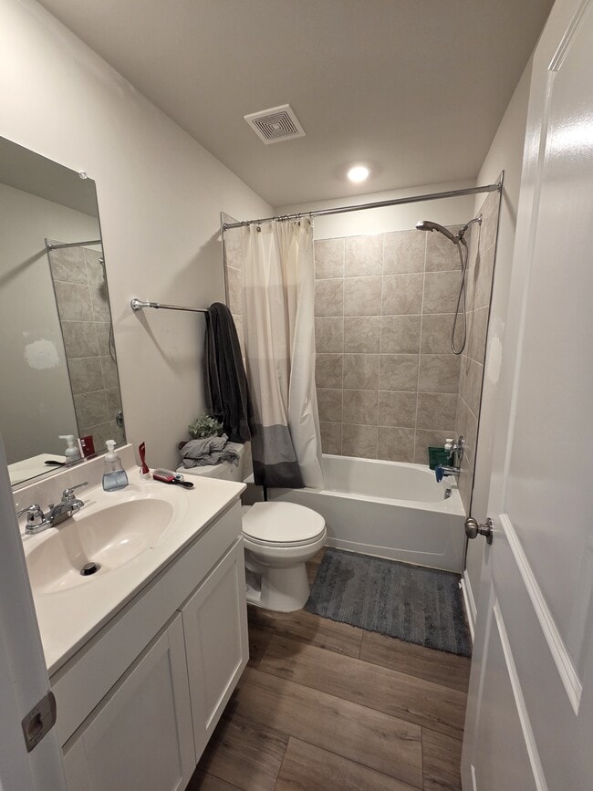 Building Photo - 5870 Ginger Dr