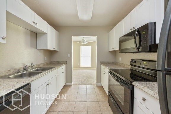 Foto del edificio - 21426 Meehan Ave