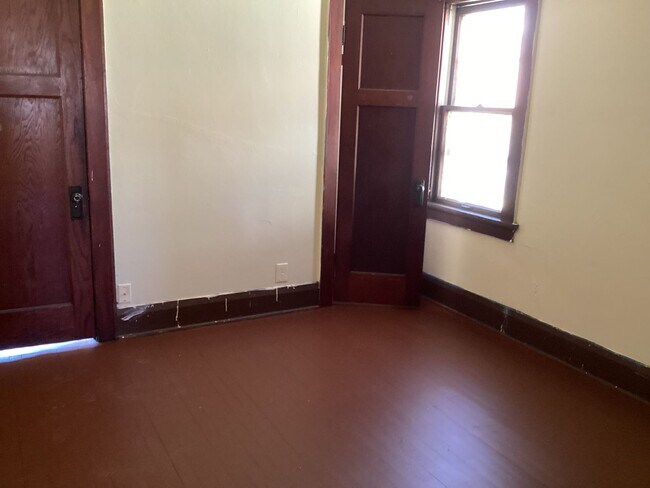 Foto del edificio - 3888-3890 N. Vel R. Phillips Ave.