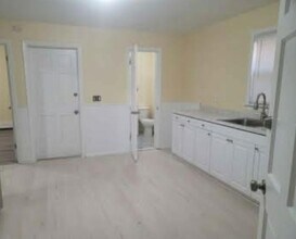 Building Photo - 357 Poplar St
