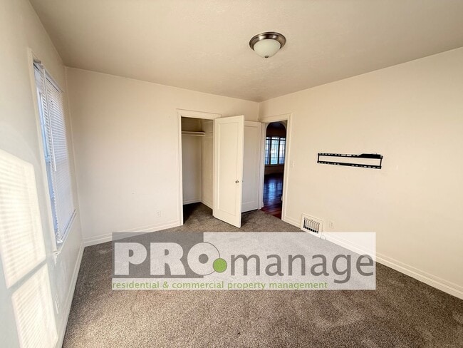 Foto del edificio - Single family home with yard