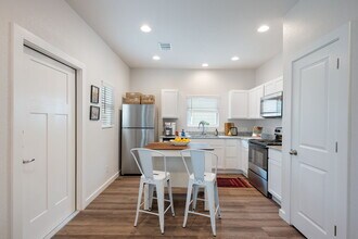 Building Photo - North Creek Cottages
