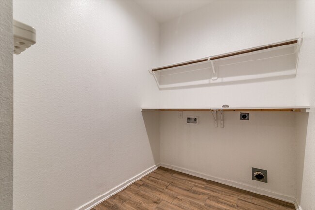 Foto del edificio - 4702 Primrose Valley Ln