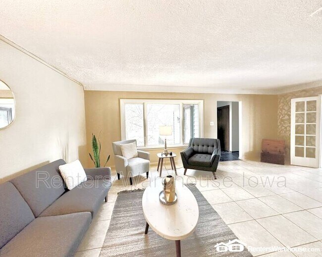 Building Photo - 3006 Fleur Dr