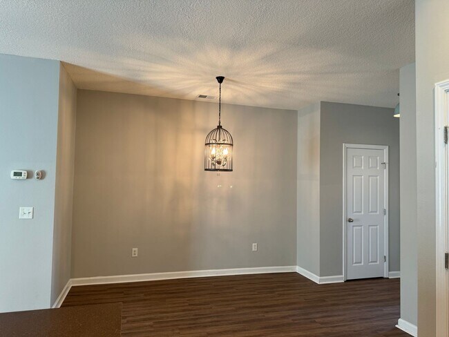 Building Photo - Renovated Townhome in Live Oak. Available ...