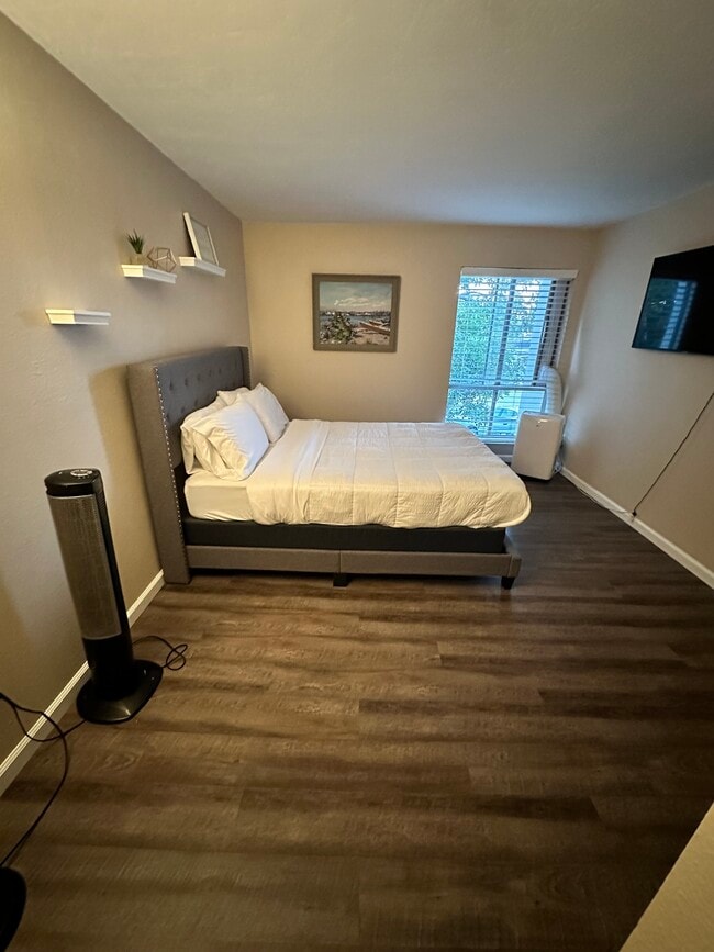 Building Photo - 3571 Ruffin Rd