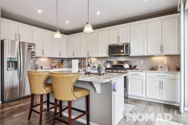 Building Photo - 15993 E Otero Cir