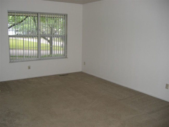 Building Photo - 1554 Cambria Dr