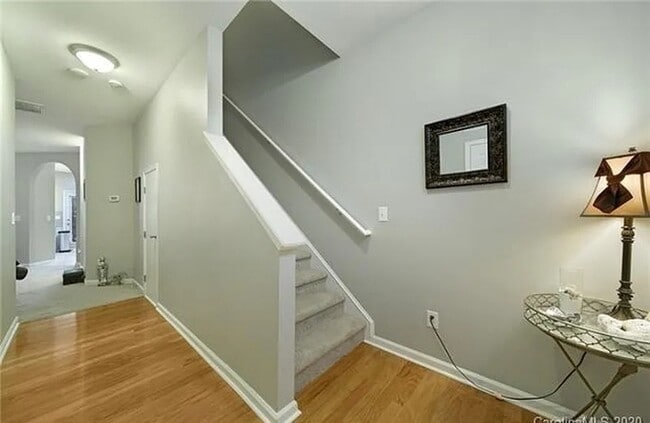 Building Photo - Townhome