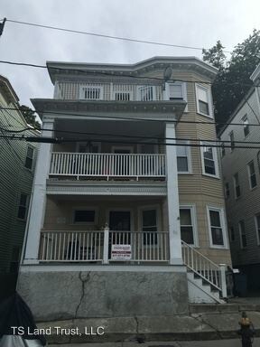 Primary Photo - 62 Burt St