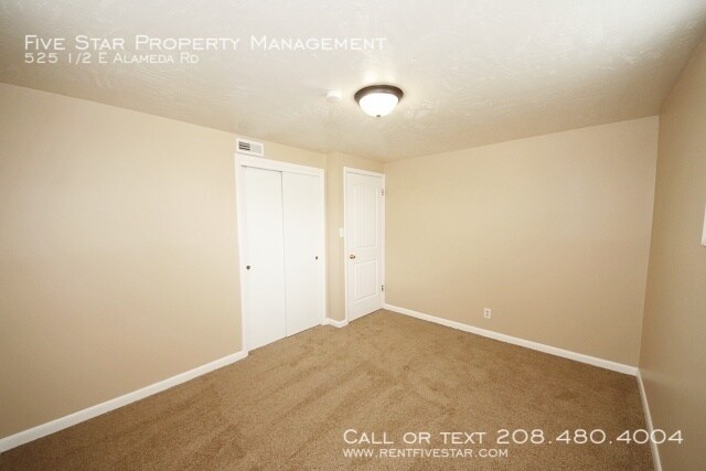 Building Photo - 525 E Alameda Rd