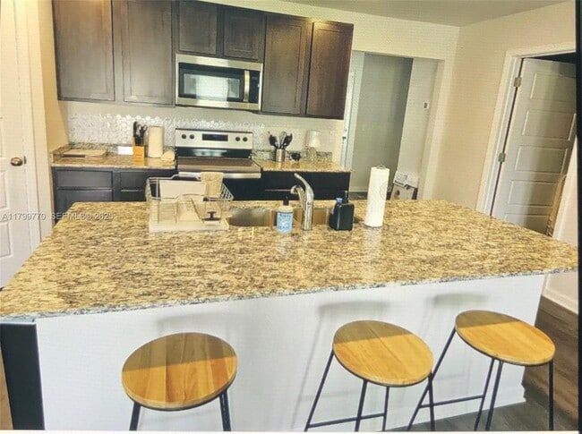 Building Photo - 4961 Sampler Dr