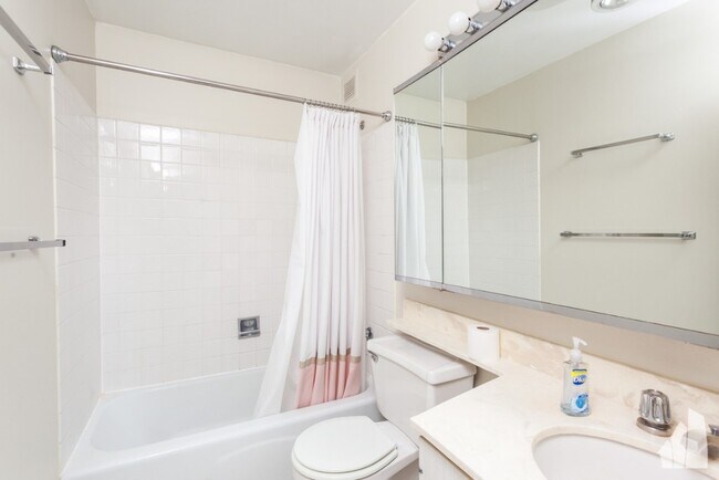 Foto del edificio - 3930 N Pine Grove Ave